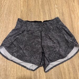 Lululemon Women's Hotty Hot Shorts in Black and White size 8 2.5 inseam